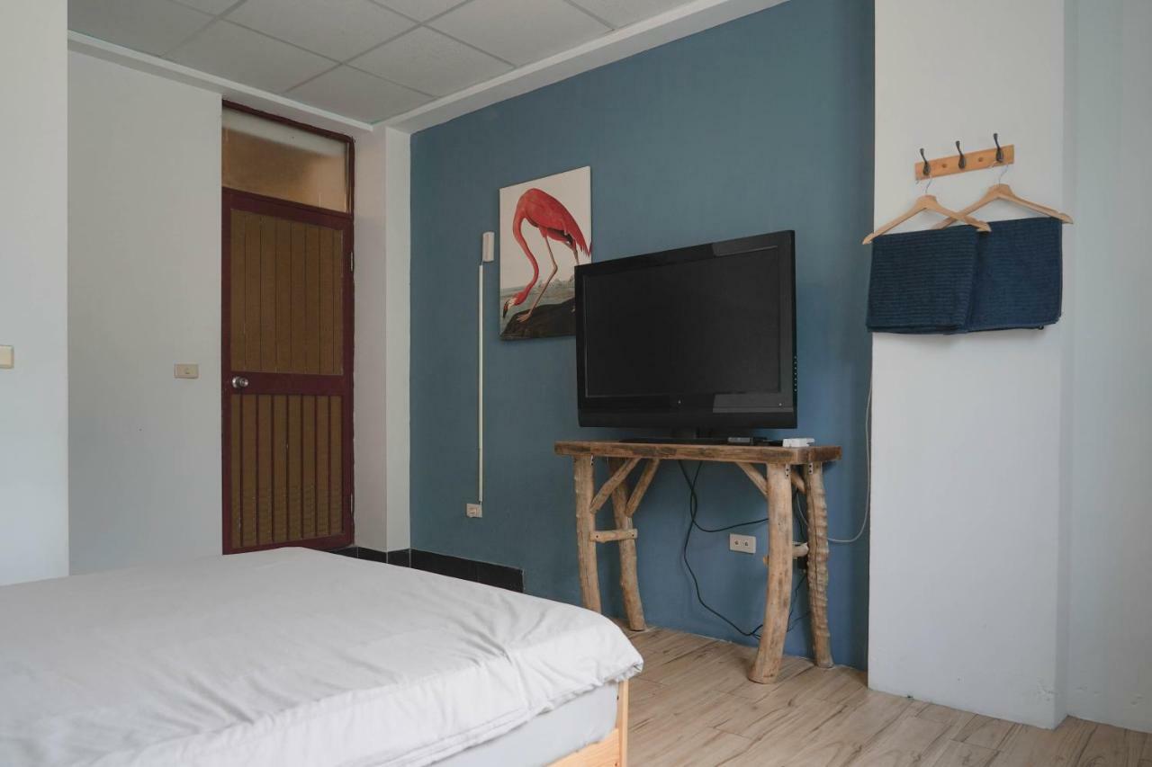 Dulan The Travel Bug Bistro Inn Donghe Zewnętrze zdjęcie
