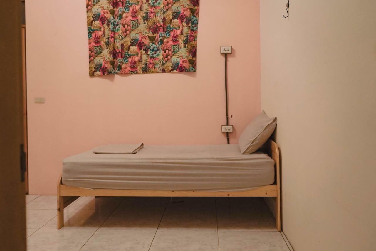 Dulan The Travel Bug Bistro Inn Donghe Zewnętrze zdjęcie