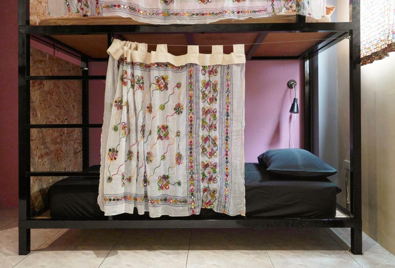 Dulan The Travel Bug Bistro Inn Donghe Zewnętrze zdjęcie