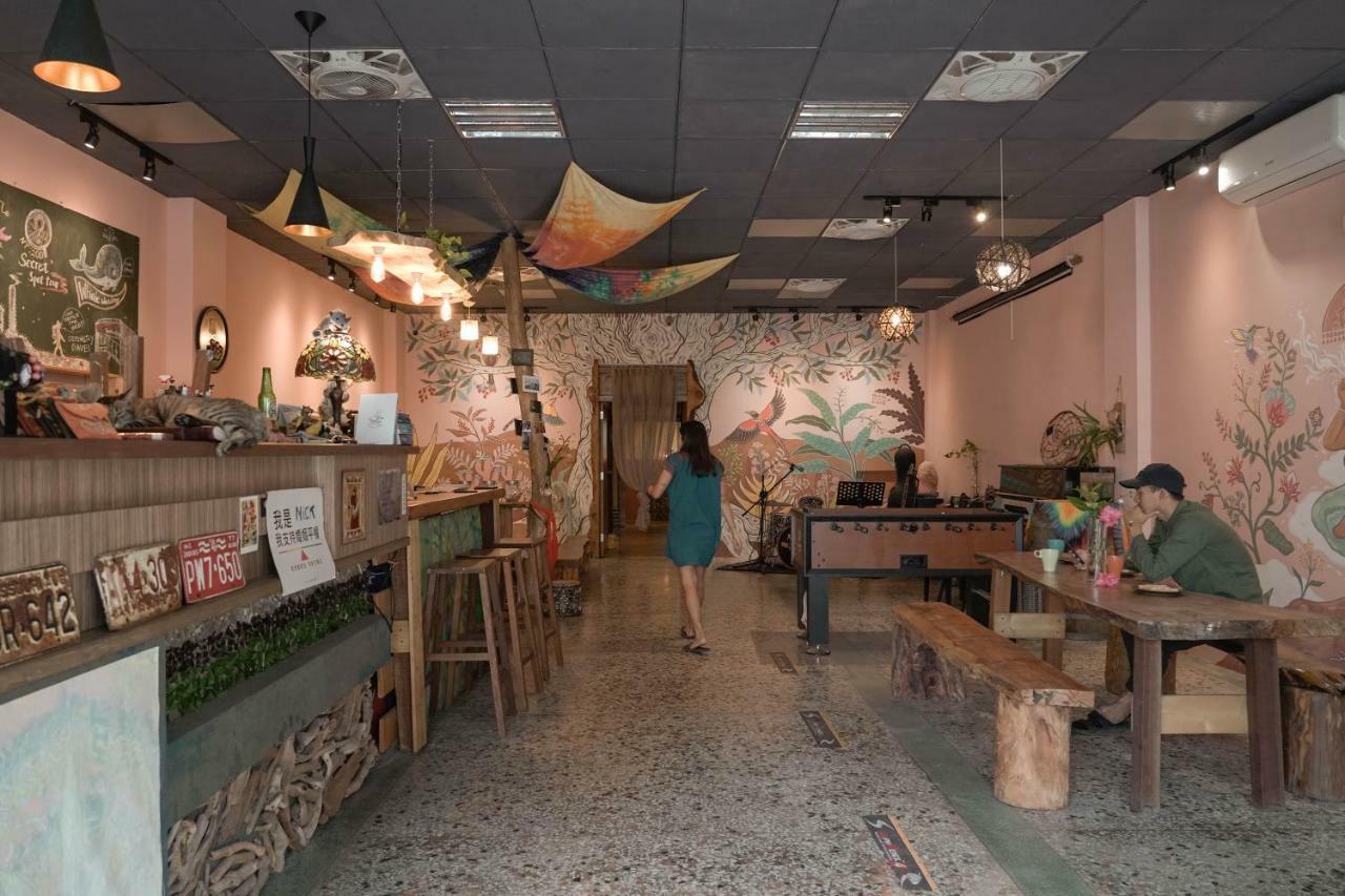 Dulan The Travel Bug Bistro Inn Donghe Zewnętrze zdjęcie
