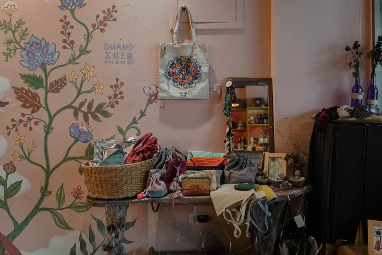 Dulan The Travel Bug Bistro Inn Donghe Zewnętrze zdjęcie
