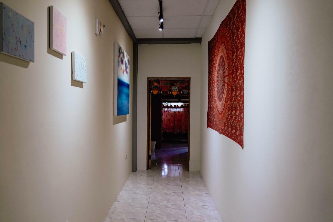 Dulan The Travel Bug Bistro Inn Donghe Zewnętrze zdjęcie