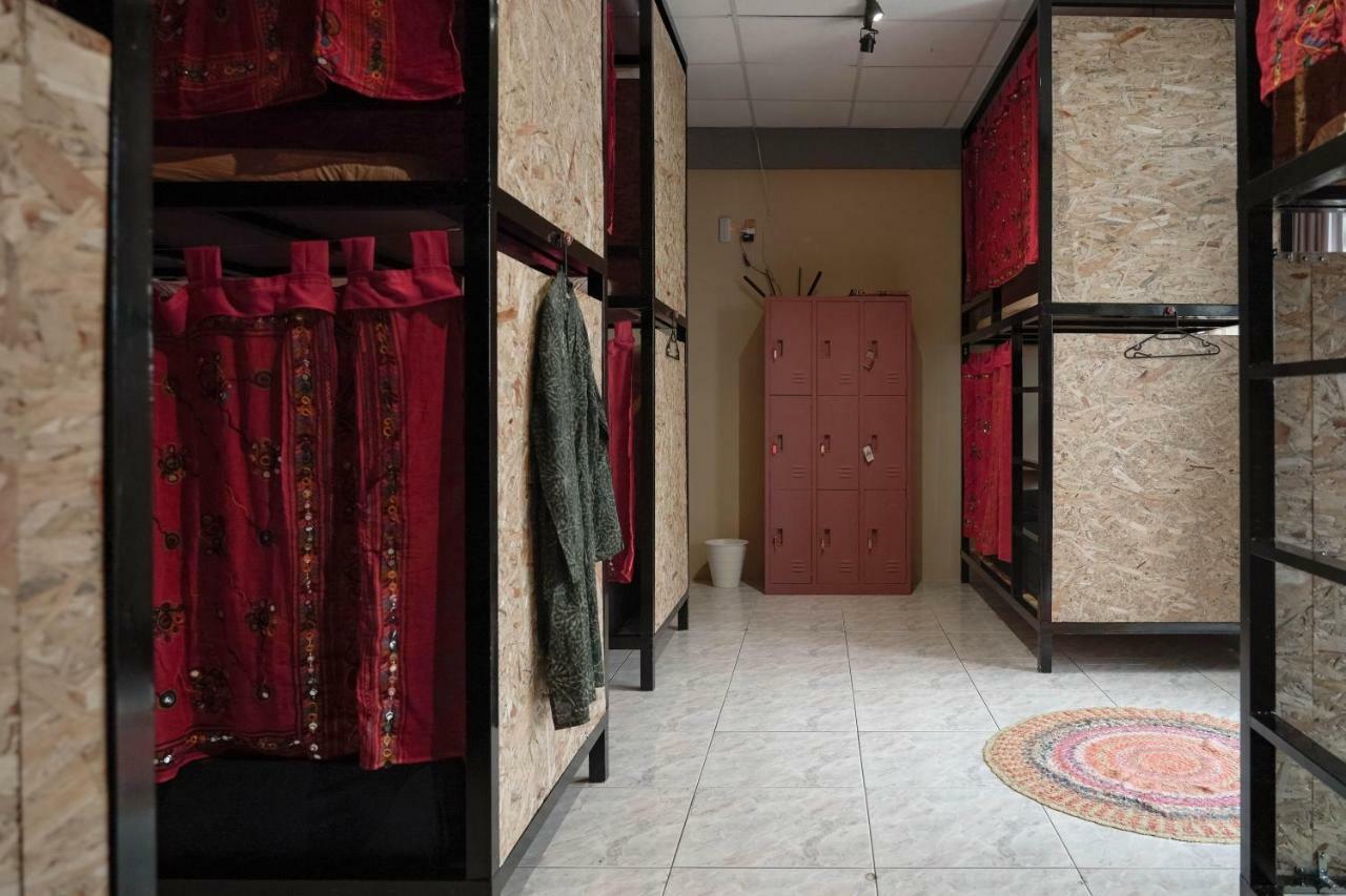 Dulan The Travel Bug Bistro Inn Donghe Zewnętrze zdjęcie