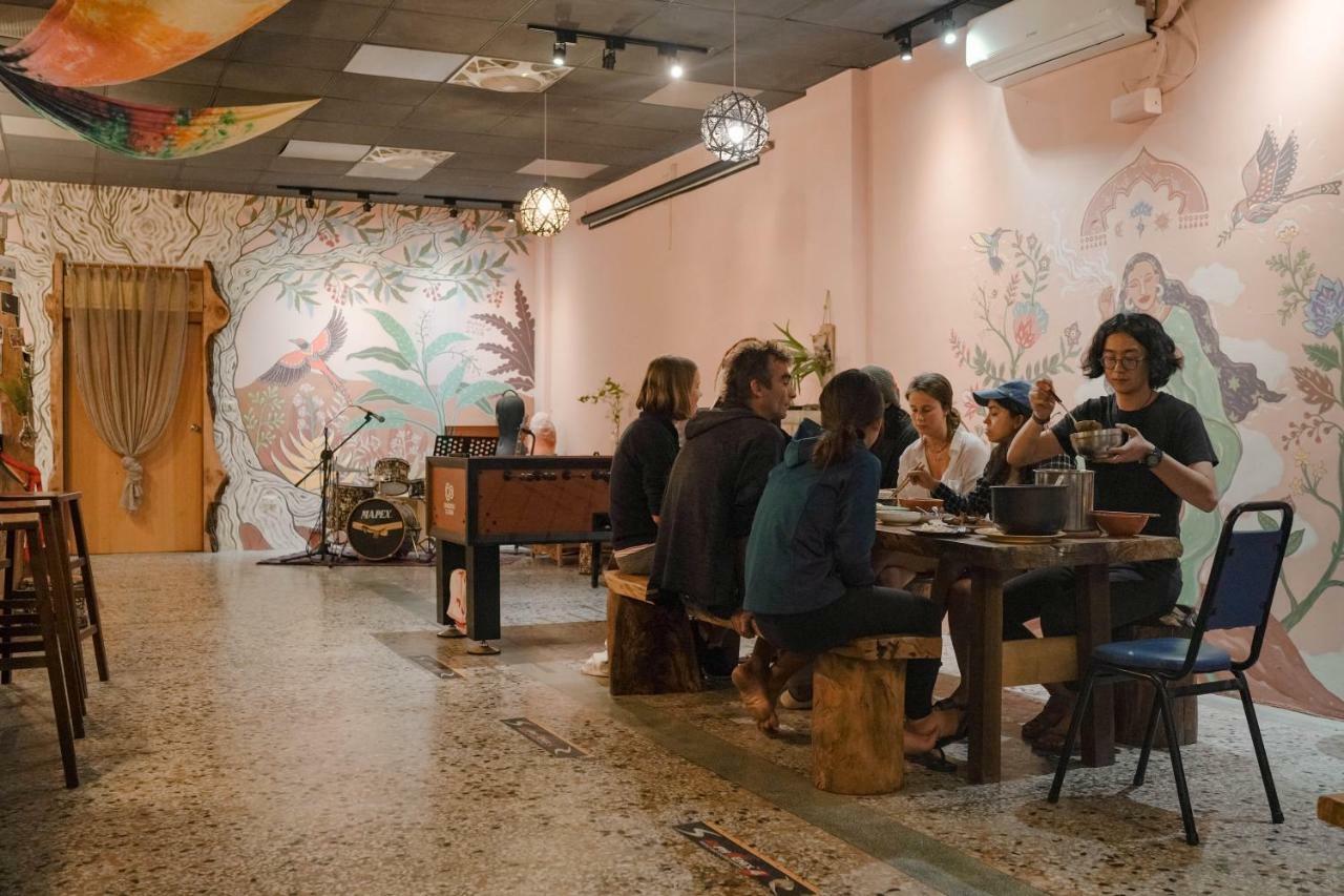 Dulan The Travel Bug Bistro Inn Donghe Zewnętrze zdjęcie